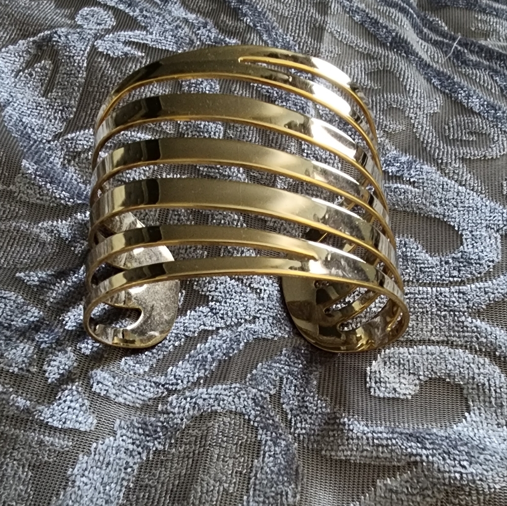 2 bracelets
